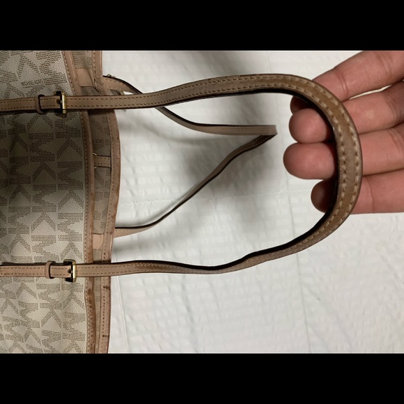 Womens Micheal Kors hand bag - Picture 5 of 7